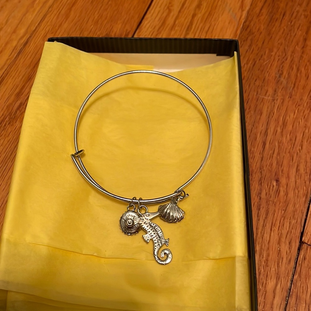 Silver tone sea horse bracelet